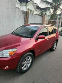 A picture of 08 toyota rav4