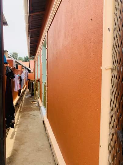A picture of 6 singles for sell in nansana on a termace road