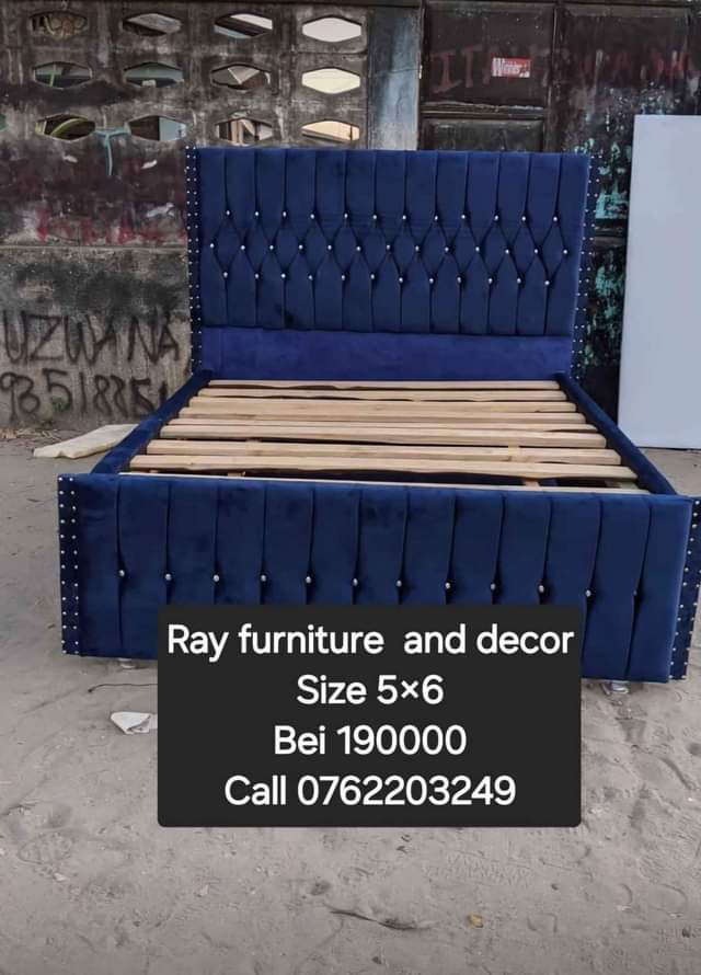 A picture of Bed sofa mpya 180000 nipigie 07622032249 usafiri ni Bure
