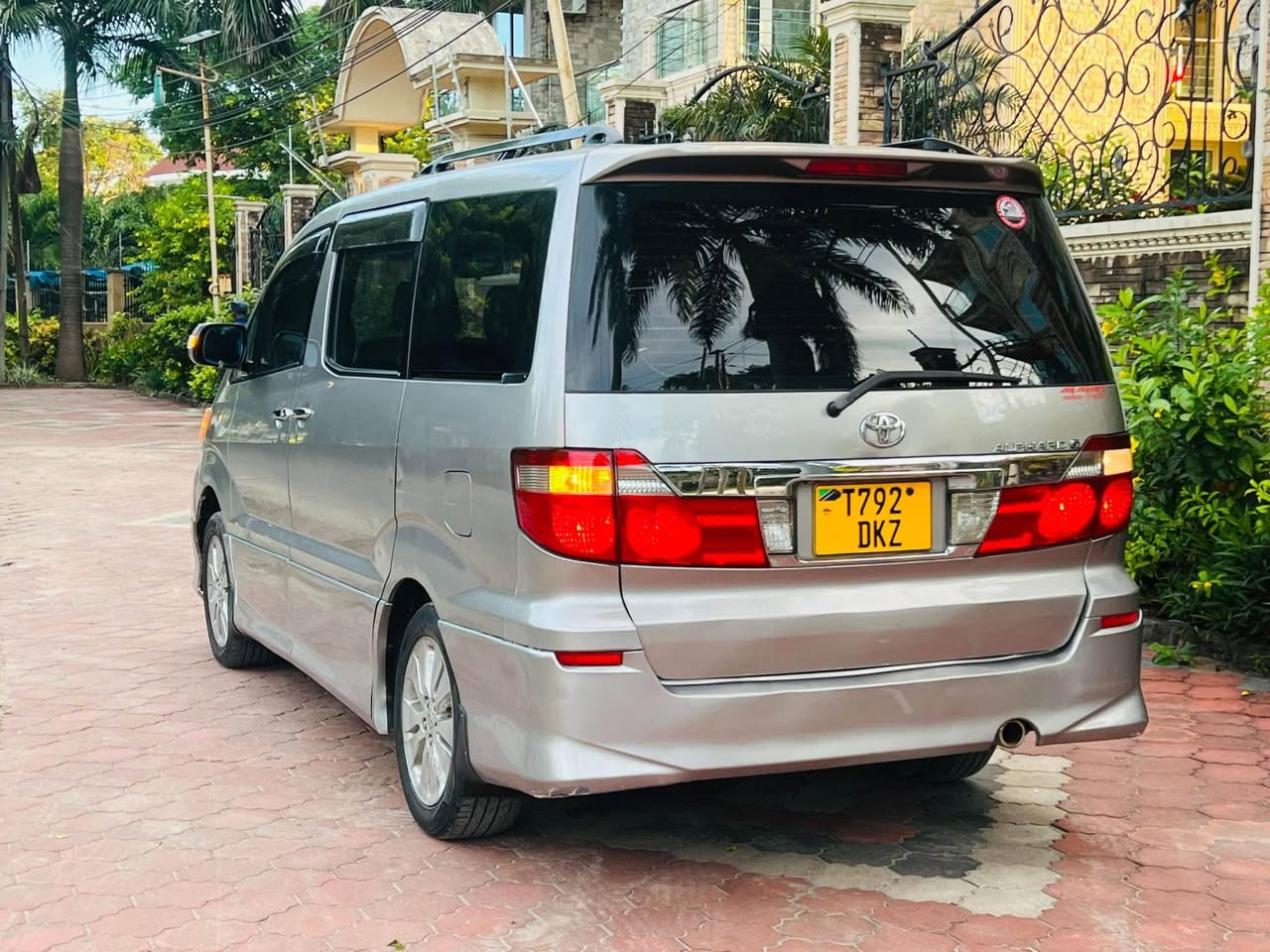 toyota alphard
