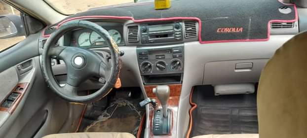 A picture of Toyota corolla 2004