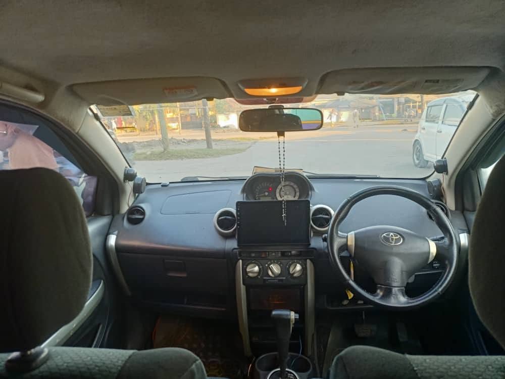 A picture of TOYOTA IST