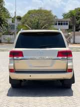 A picture of LANDCRUISER V8