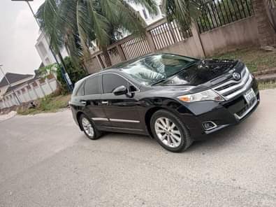 A picture of Toyota Venza 2010 model 4plugs In perfect condition 6 9million