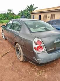 A picture of 2004 Nissan Altima Fwd