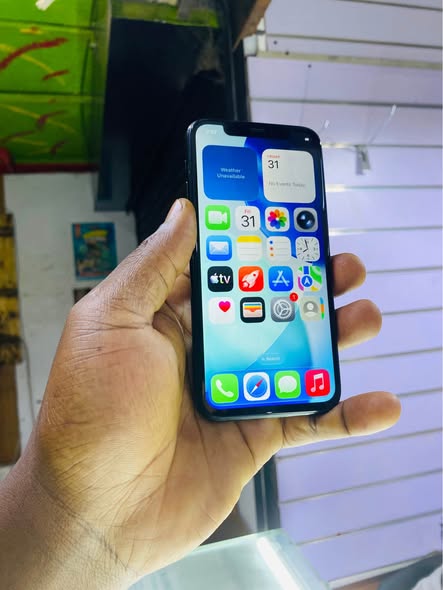 A picture of iPhone 11pro 256gb at only 550k 0705338269