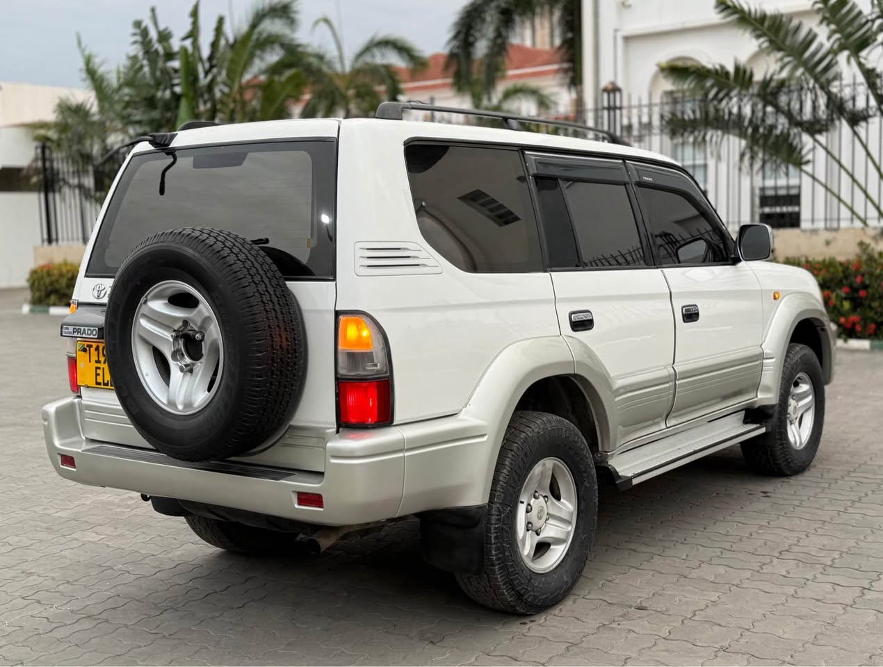 A picture of TOYOTA LAND CRUISER PRADO TX LIMITED ELL PRICE 45M 0765242424