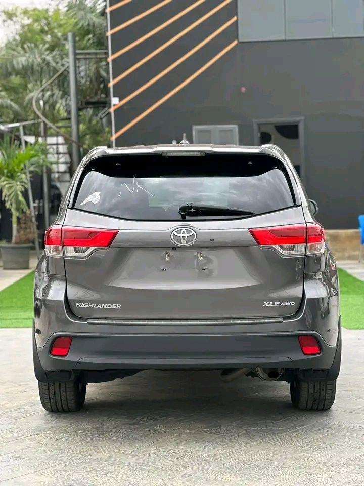 A picture of FOREIGN USED 2016 TOYOTA HIGHLANDER
