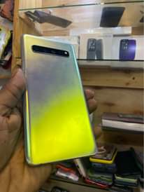 A picture of Samsung s10 plus 5g