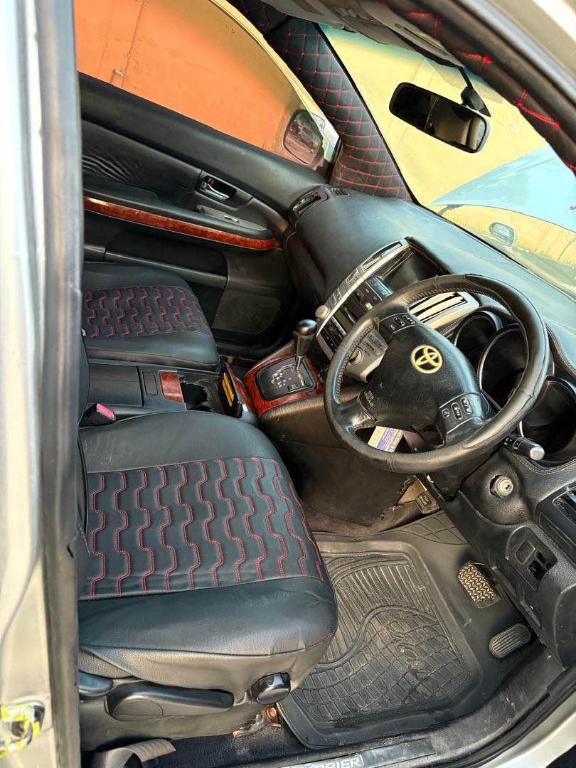 A picture of TOYOTA HARRIER