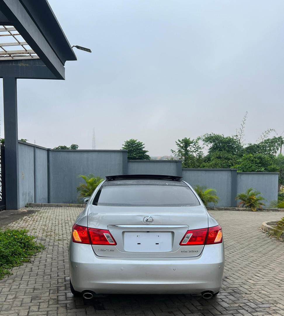 A picture of TOKS 2009 ES350 WITH PANORAMIC VIEW ROOF AVAILABLE GOOD DEAL
