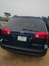 A picture of Toyota sienna 2006 available Cheap affordable car First body Everything
