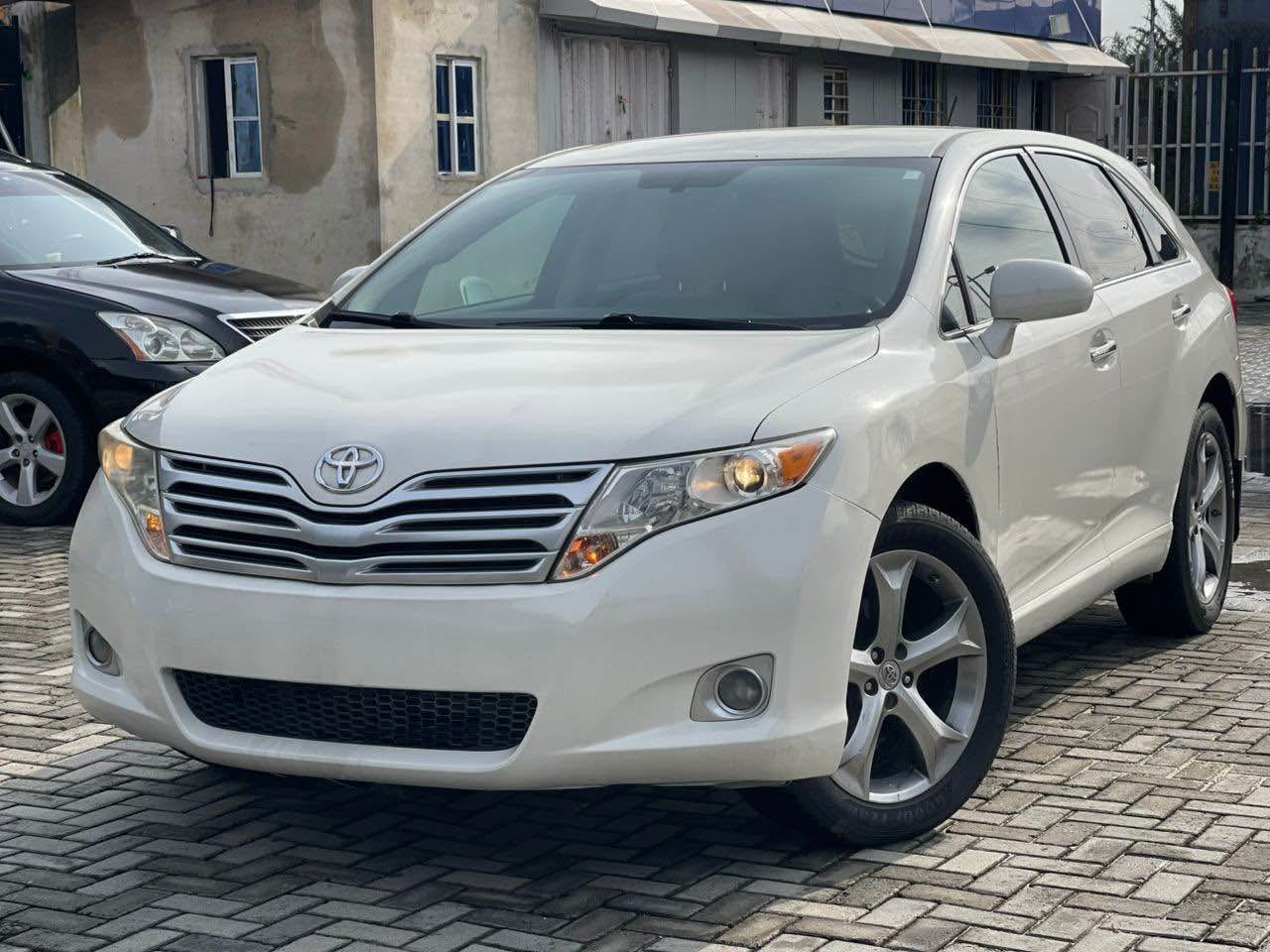 A picture of Distress sell SHARP TOKS 2012 TOYOTA VENZA XLE ACCIDENT FREE