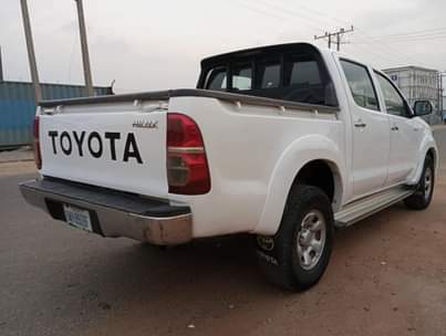 A picture of Clean 2012 manual Hilux 12 8m