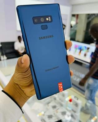 A picture of Samsung Galaxy Note 9 London used Still neat