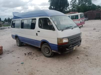 A picture of toyota hiace inauzwa m8.5