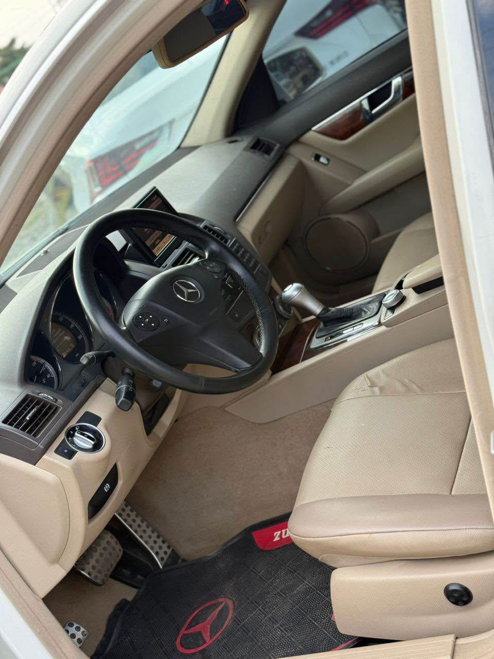 A picture of M B c300