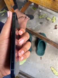 A picture of I phone 12 plain