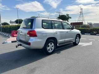 A picture of Toyota Land cruiser 2015 watsapp 0551513562