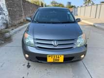 A picture of Toyota Ist on sale DMR gari imetunzwa vizuri sanaaaaaaa