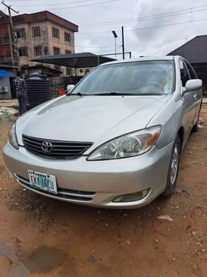 A picture of 2005 TOYOTA Camry 111