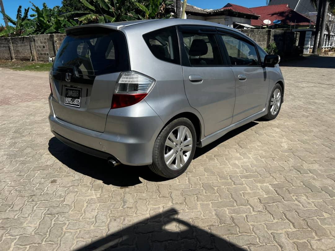 A picture of HONDA JAZZ 0714058883