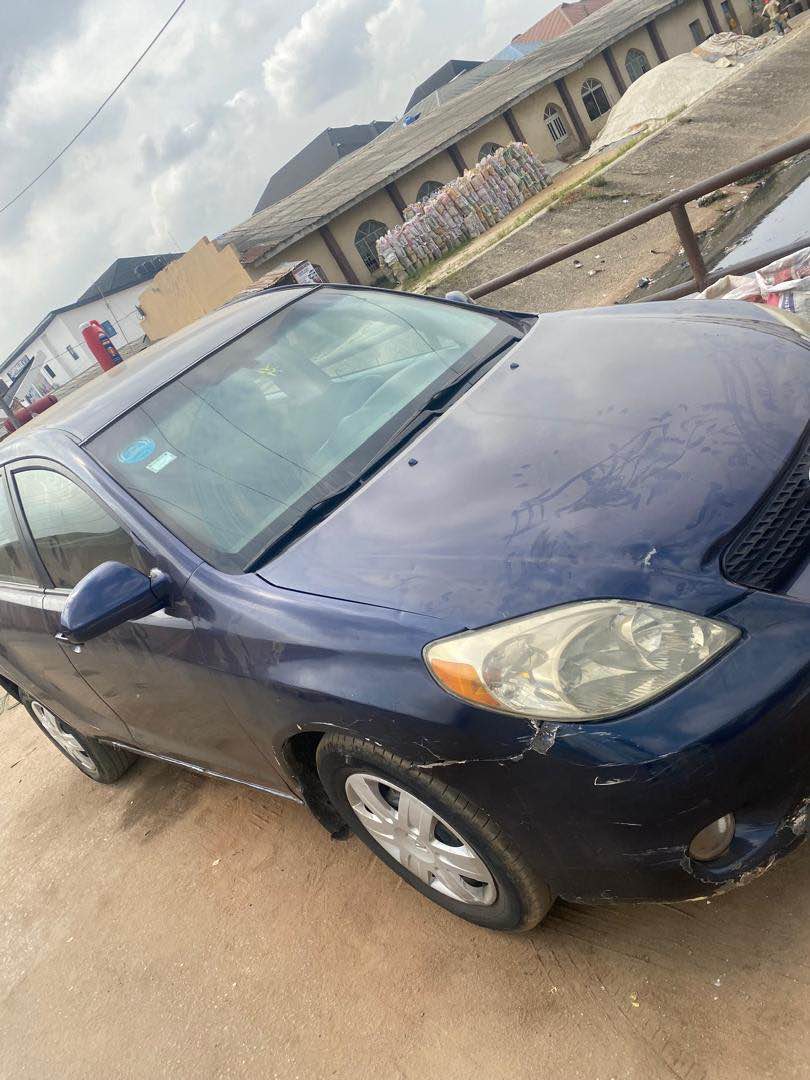 A picture of Toyota matrix 05