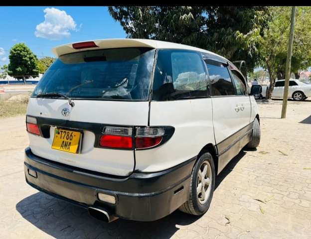 A picture of Toyota estima