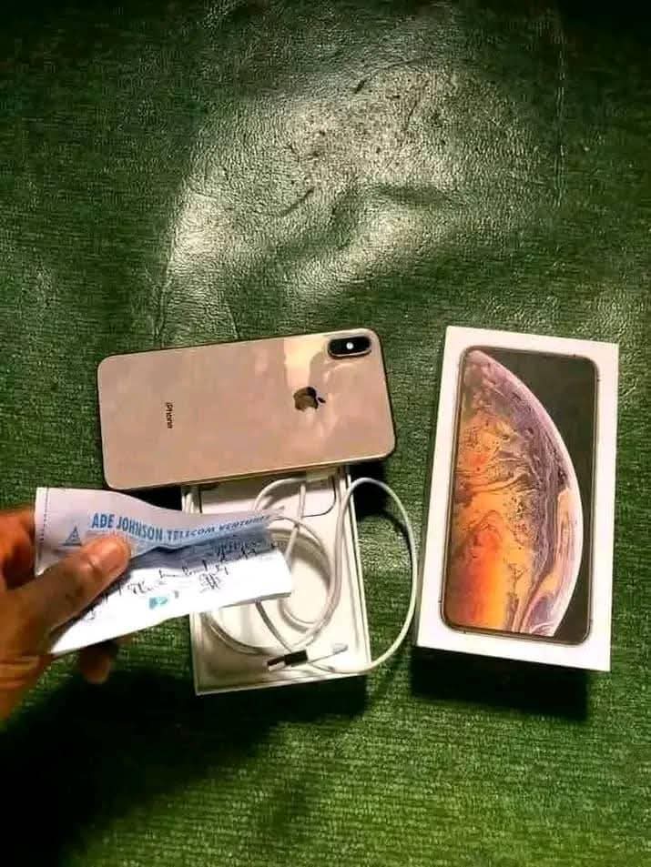 A picture of iPhone Xs max