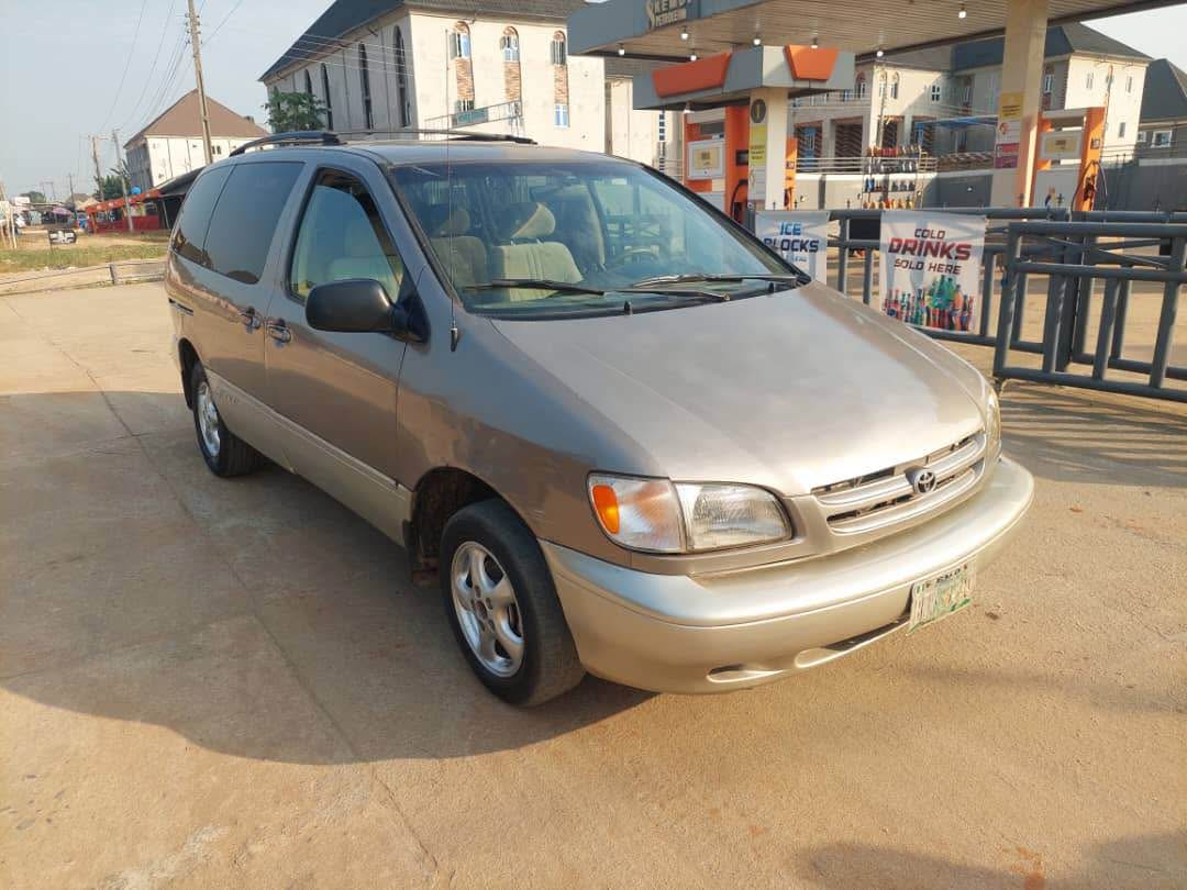 A picture of Toyota Sienna