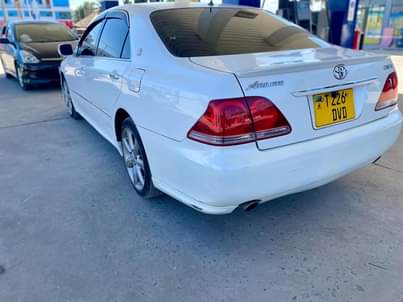 A picture of TOYOTA CROWN ATHLETE