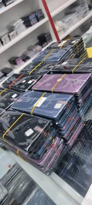 A picture of UK used original phones