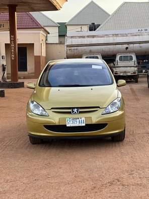 A picture of EXTREMELY CLEAN NIGERIAN USED PEUGEOT 307 NORMAL HAND MANUAL TRANSMISSION