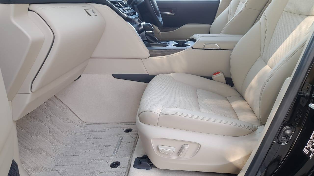 A picture of TOYOTA LAND CRUISER