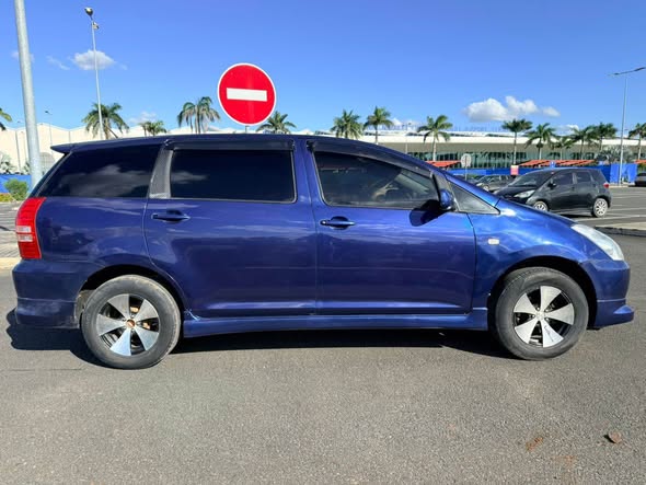 A picture of TOYOTA WISH CC1700 11 800 000 0678525744