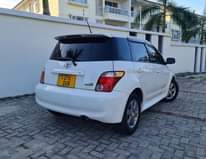 A picture of Toyota Ist Year 2005 Cc 1290 Km 88144 Colour Pearly