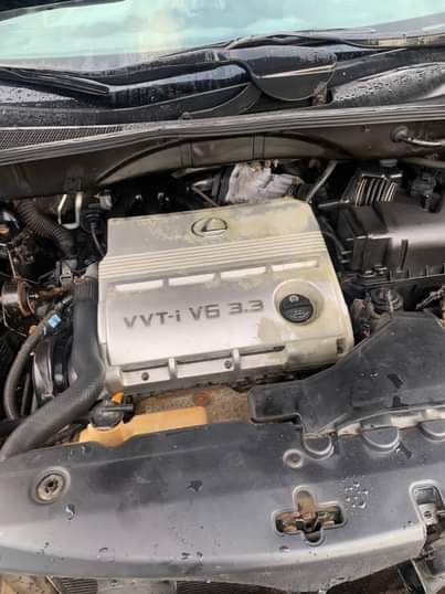 A picture of Over highest grade Lexus RX 330 Everything is intact and