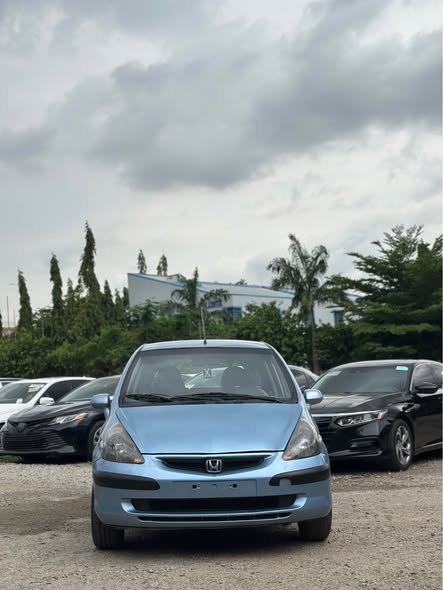 A picture of On Distress foreign used Honda jazz
