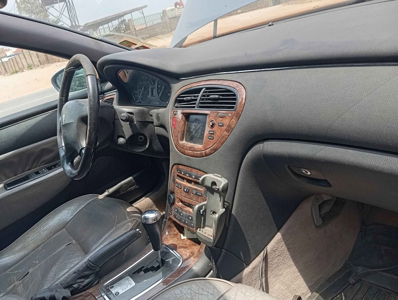 A picture of Peugeot 607