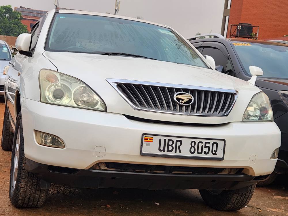 A picture of HARRIER 2010 MODEL PEARL WHITE