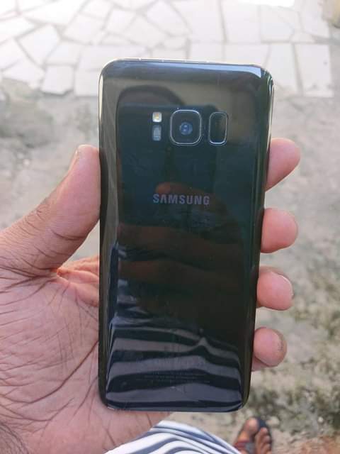 A picture of Samsung S8