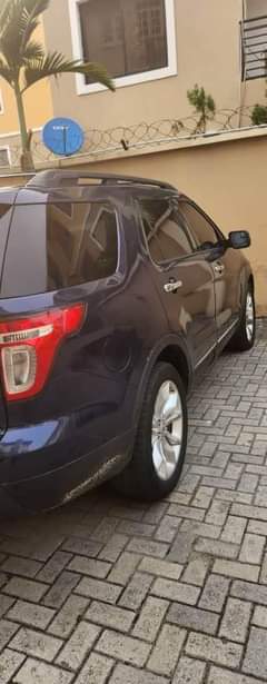 A picture of 2012 ford explorer
