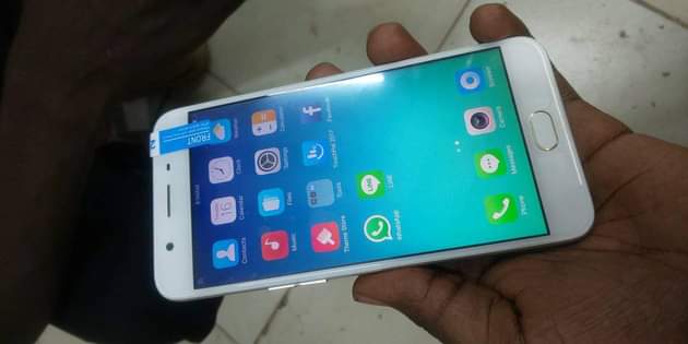A picture of Oppo f1