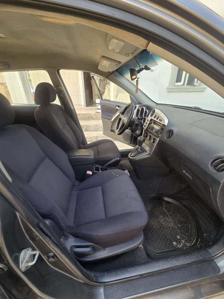 A picture of Toyota Matrix 04 model superb body and sharp interior the