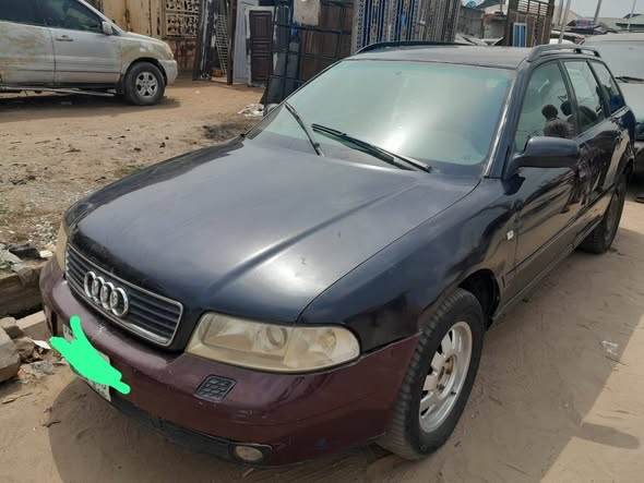 A picture of Audi A8 manual transmission first body engine and gear perfect