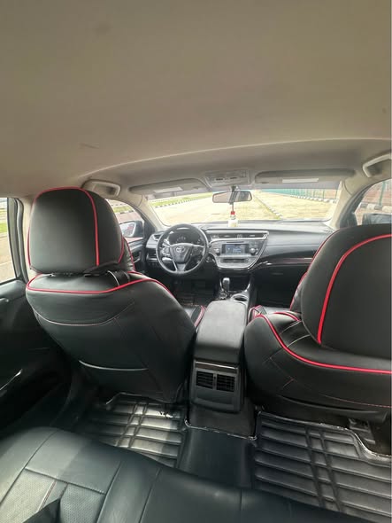 A picture of Toyota Avalon 2014