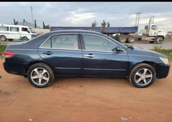 A picture of Honda Accord 04