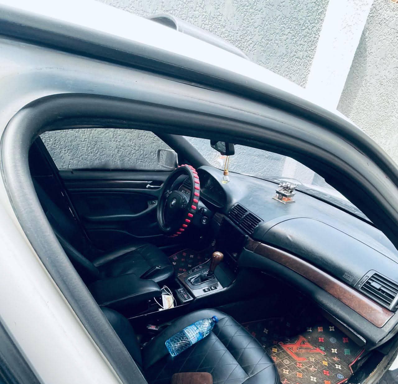A picture of 2004 BMW series e
