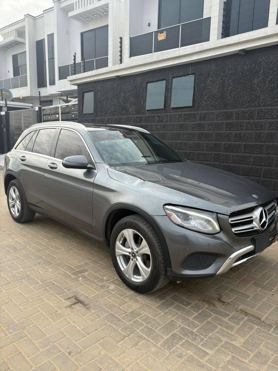 A picture of Car