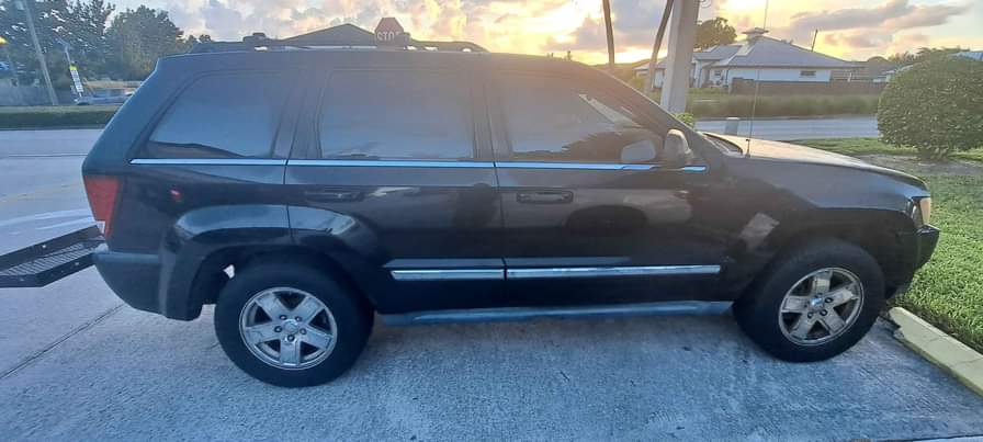 A picture of 2007 Jeep Grand Cherokee Limited Sport Utility 4D